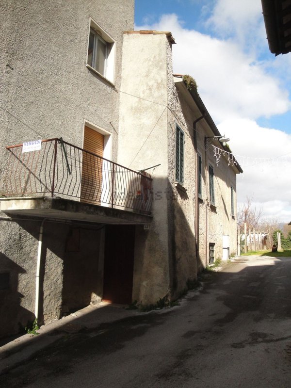 casa indipendente in vendita a Gualdo Tadino in zona Rigali