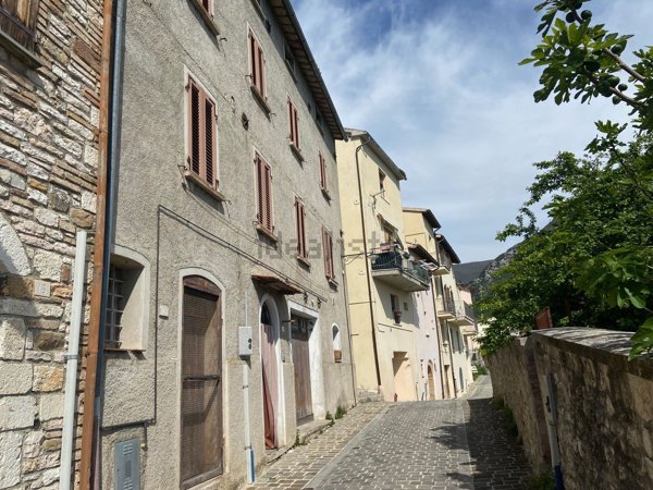 casa indipendente in vendita a Gualdo Tadino