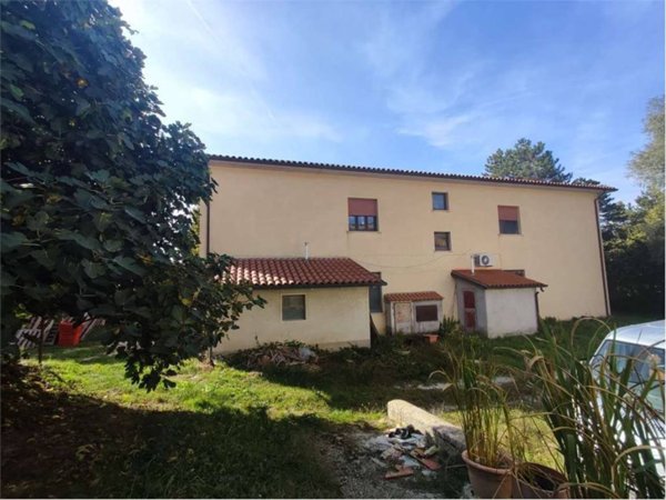 casa indipendente in vendita a Gualdo Tadino