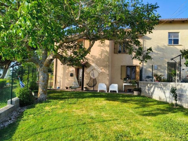 casa indipendente in vendita a Gualdo Tadino in zona Grello