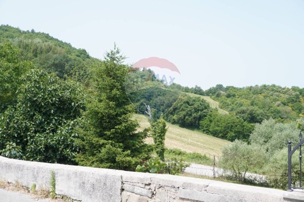 casa indipendente in vendita a Gualdo Tadino in zona San Pellegrino