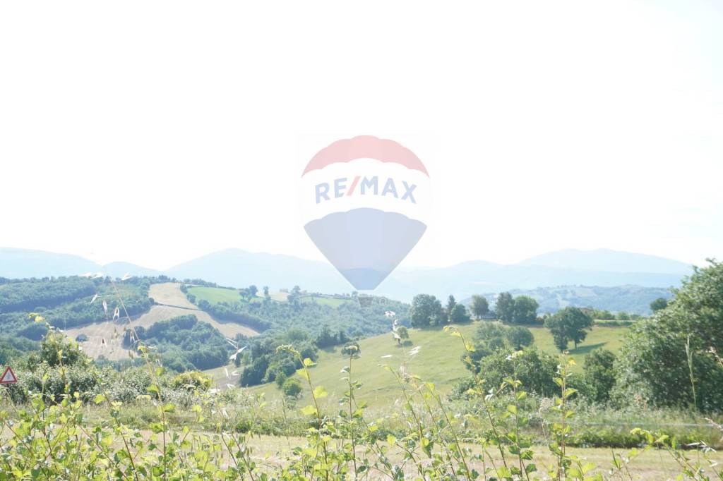 locale commerciale in vendita a Gualdo Tadino in zona Morano Madonnuccia