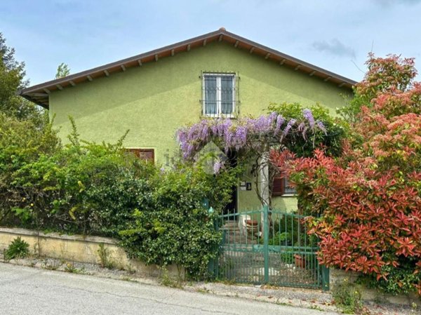 casa indipendente in vendita a Gualdo Tadino in zona San Pellegrino