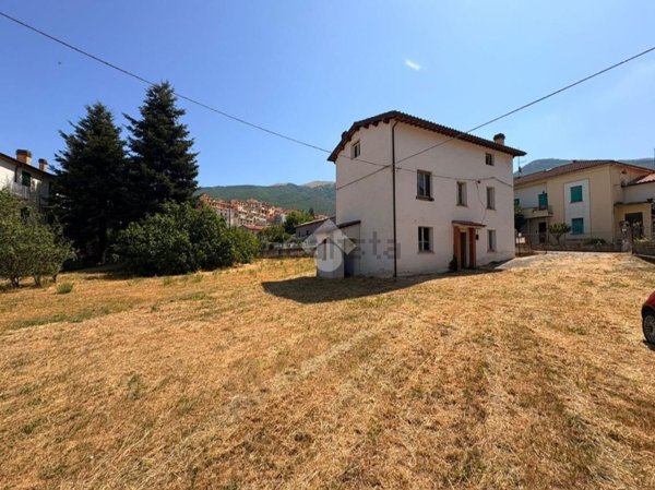 casa indipendente in vendita a Gualdo Tadino