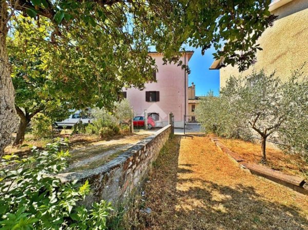 casa indipendente in vendita a Gualdo Tadino in zona Rigali