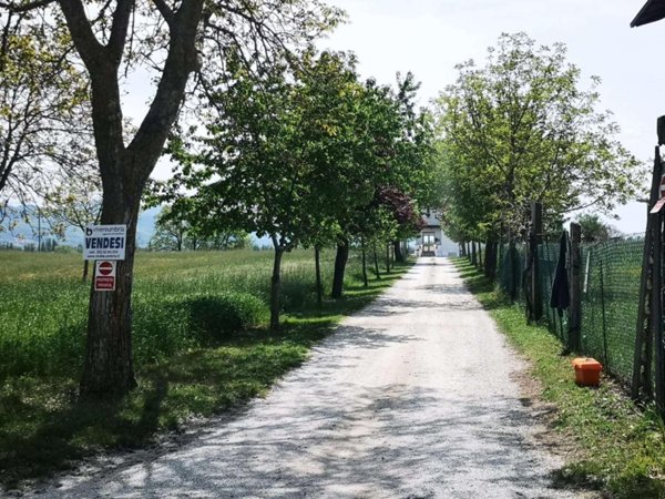 casa indipendente in vendita a Gualdo Tadino in zona Cerqueto
