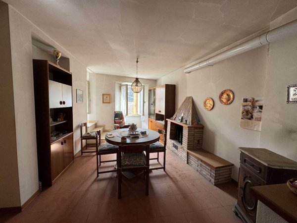 casa indipendente in vendita a Gualdo Tadino in zona Vaccara
