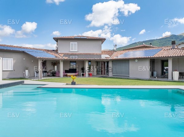 casa indipendente in vendita a Gualdo Tadino