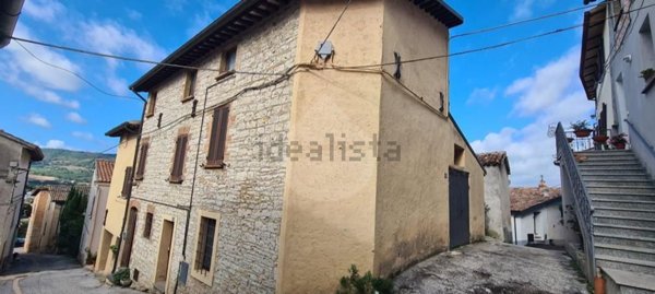 casa indipendente in vendita a Gualdo Tadino in zona Palazzo Mancinelli