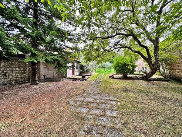 casa indipendente in vendita a Gualdo Tadino in zona Rigali
