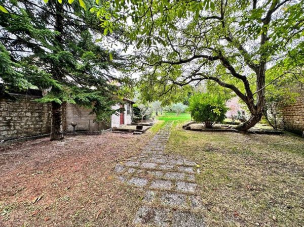 casa indipendente in vendita a Gualdo Tadino in zona Rigali