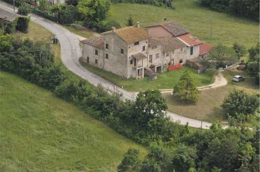 casale in vendita a Gualdo Tadino in zona Caprara