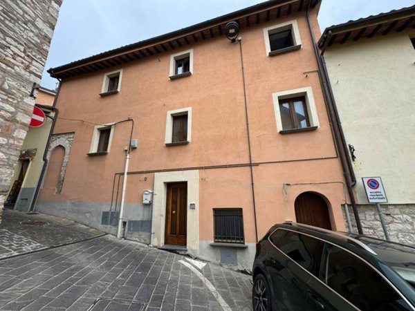casa indipendente in vendita a Gualdo Tadino