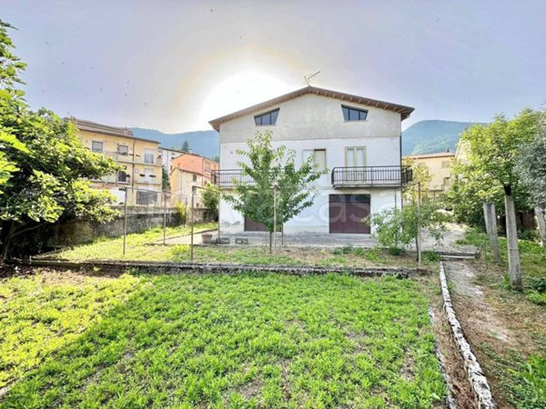 casa indipendente in vendita a Gualdo Tadino