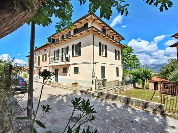 casa indipendente in vendita a Gualdo Tadino in zona San Pellegrino