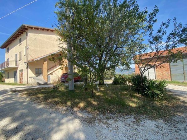 casa indipendente in vendita a Gualdo Tadino
