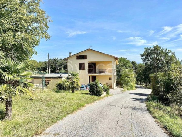 casa indipendente in vendita a Gualdo Tadino in zona Morano Osteria