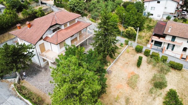 casa indipendente in vendita a Gualdo Tadino