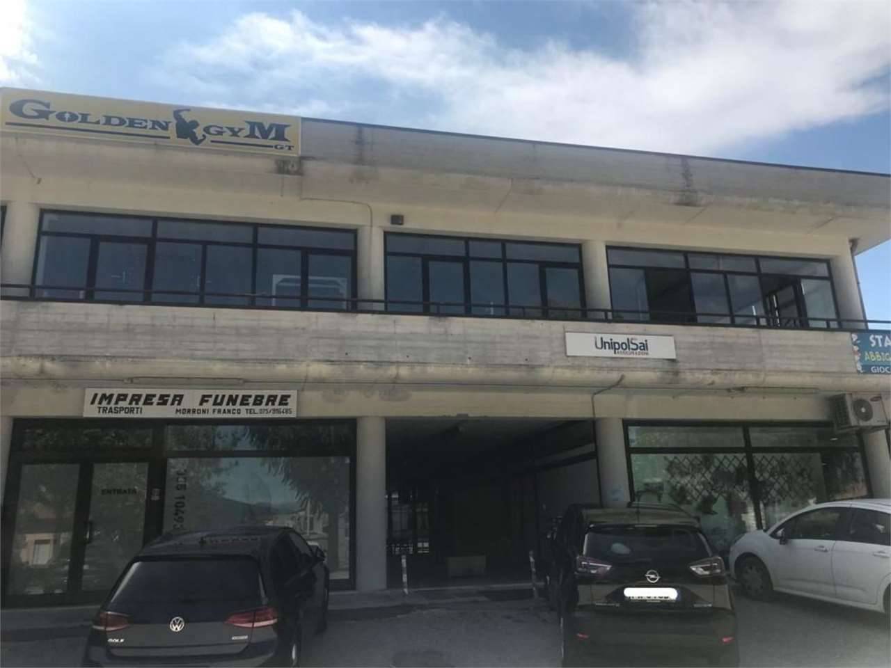 locale commerciale in vendita a Gualdo Tadino