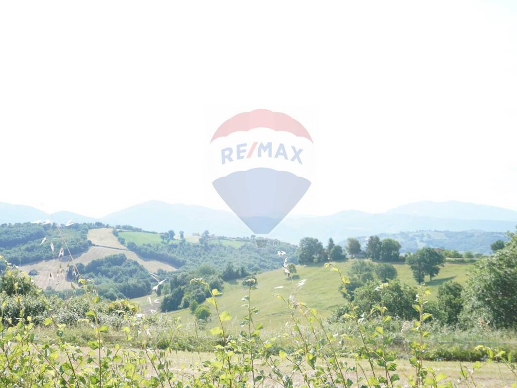 locale di sgombero in vendita a Gualdo Tadino in zona Morano Madonnuccia