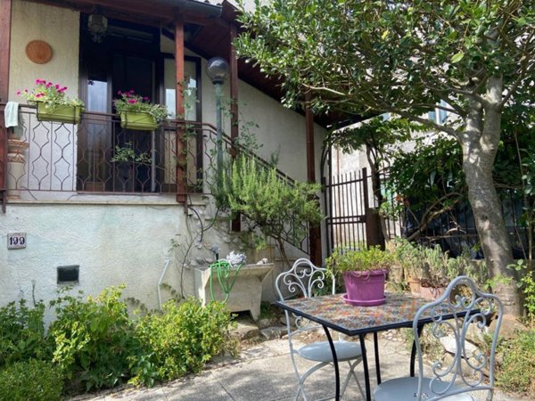 casa indipendente in vendita a Gualdo Tadino in zona Poggio Sant'Ercolano