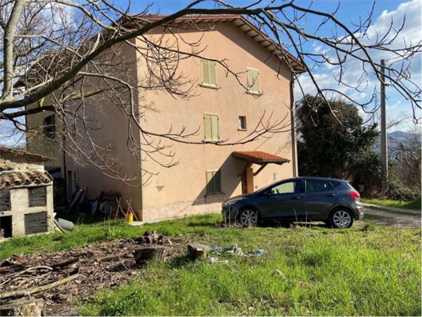 casa indipendente in vendita a Gualdo Tadino in zona Morano Osteria
