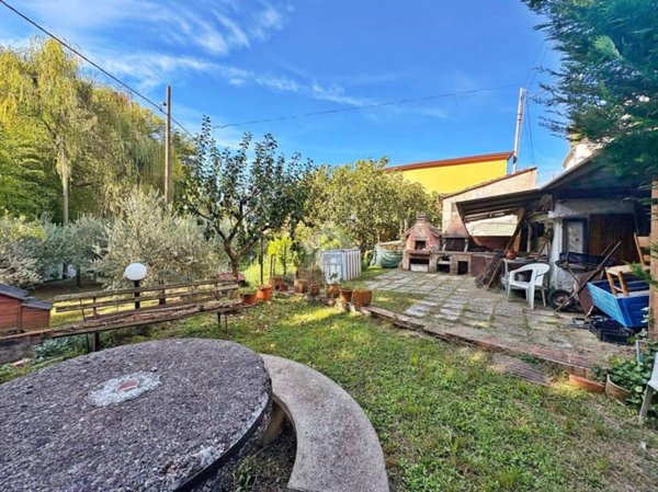 casa indipendente in vendita a Gualdo Tadino in zona Vaccara