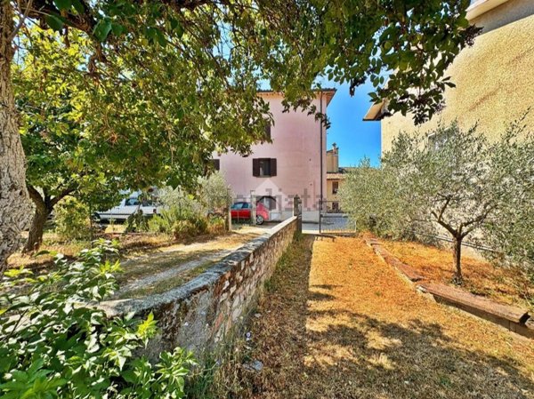 casa indipendente in vendita a Gualdo Tadino in zona Rigali