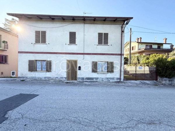 casa indipendente in vendita a Gualdo Tadino in zona Morano Madonnuccia
