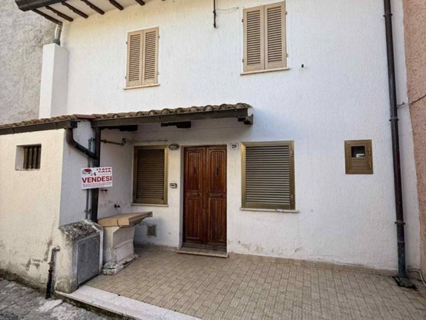 casa indipendente in vendita a Gualdo Tadino in zona Rigali