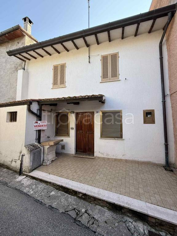 casa indipendente in vendita a Gualdo Tadino in zona Rigali