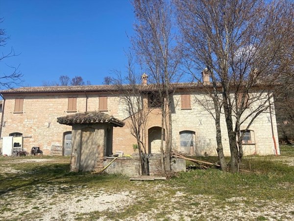 casa indipendente in vendita a Gualdo Tadino in zona Casale
