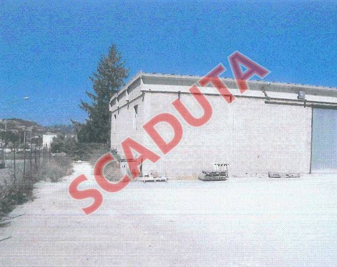 locale commerciale in vendita a Gualdo Tadino