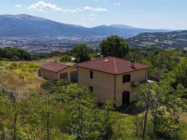 casa indipendente in vendita a Gualdo Tadino
