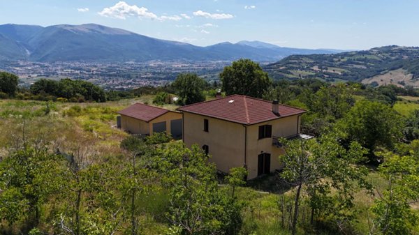 casa indipendente in vendita a Gualdo Tadino