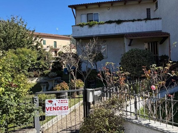 casa indipendente in vendita a Gualdo Tadino