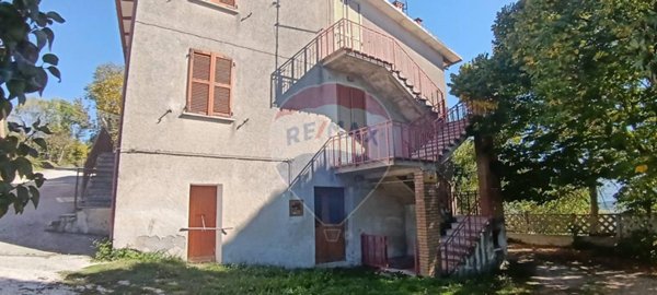 casa semindipendente in vendita a Gualdo Tadino in zona Poggio Sant'Ercolano
