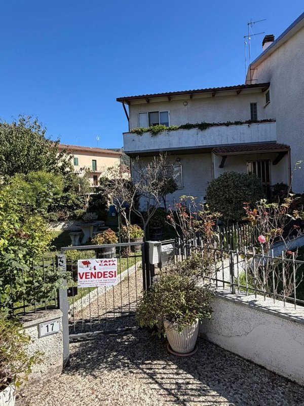 casa indipendente in vendita a Gualdo Tadino
