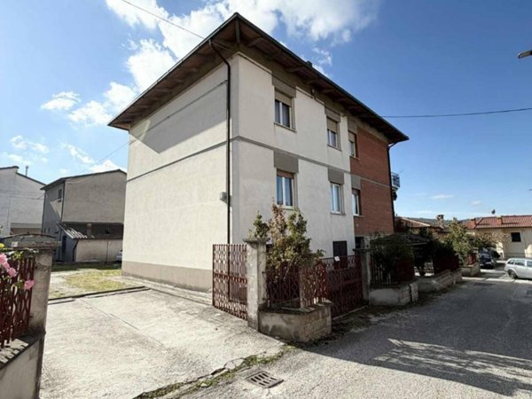 casa indipendente in vendita a Gualdo Tadino