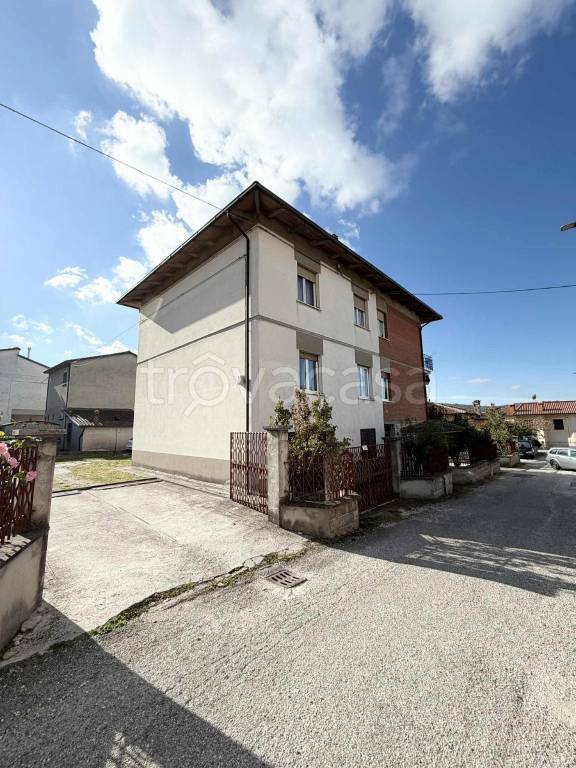 casa indipendente in vendita a Gualdo Tadino