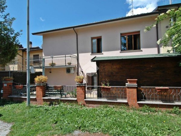 appartamento in vendita a Gualdo Tadino in zona Cerqueto