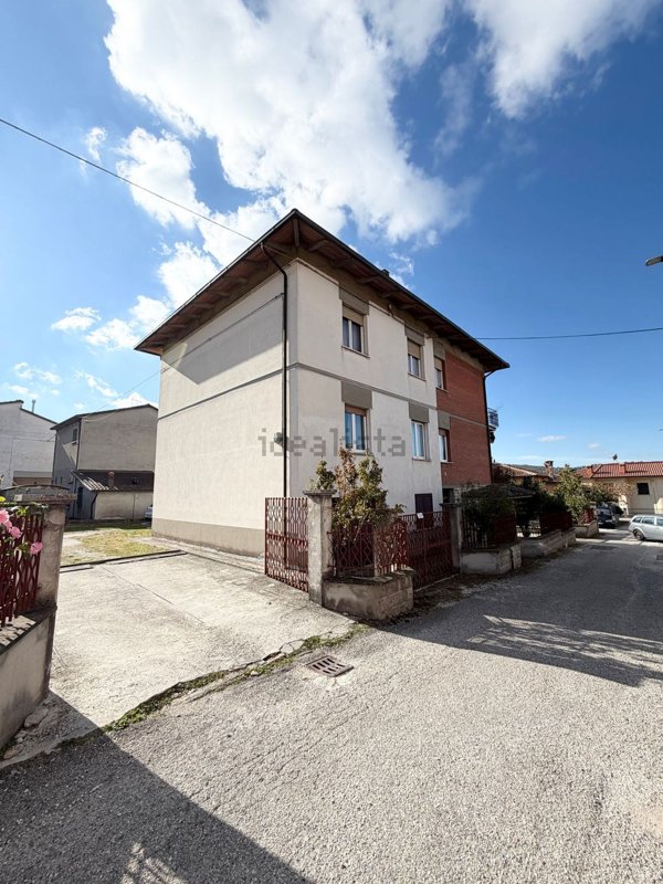 casa indipendente in vendita a Gualdo Tadino