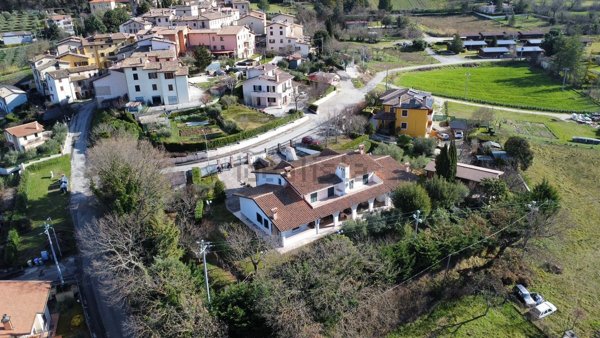 casa indipendente in vendita a Gualdo Tadino