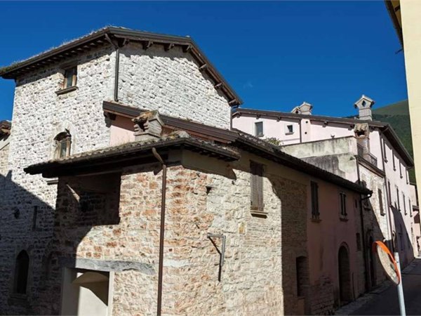 intera palazzina in vendita a Gualdo Tadino in zona Rigali