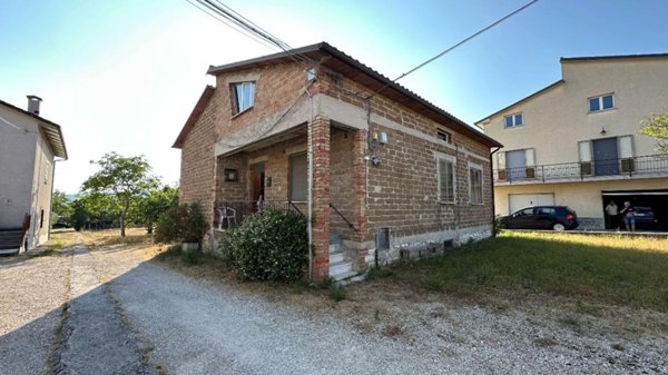 casa indipendente in vendita a Gualdo Tadino