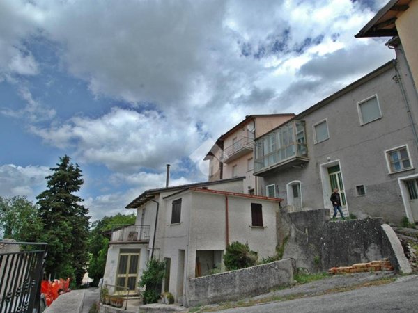 appartamento in vendita a Gualdo Tadino in zona Roveto