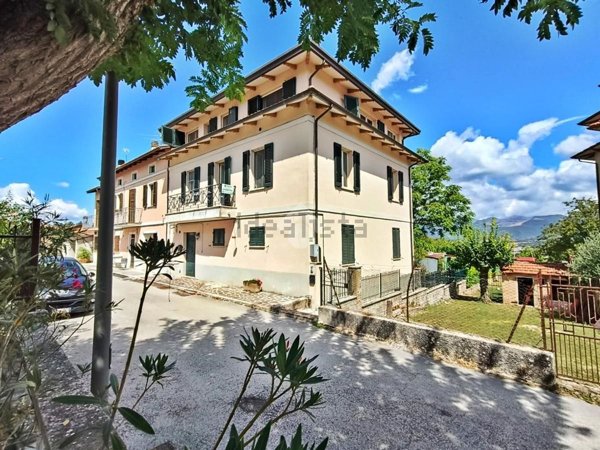 casa semindipendente in vendita a Gualdo Tadino in zona San Pellegrino