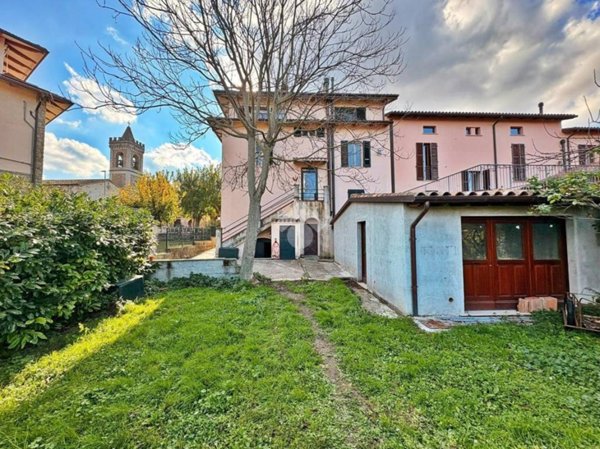 casa indipendente in vendita a Gualdo Tadino in zona San Pellegrino