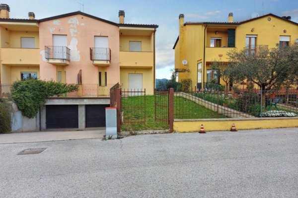 casa indipendente in vendita a Gualdo Tadino in zona Palazzo Ceccoli