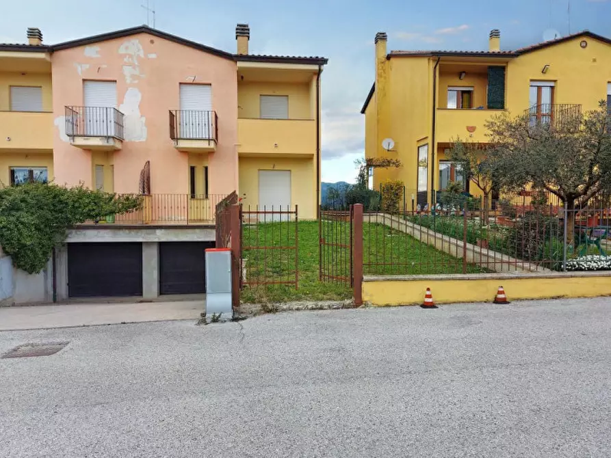 casa indipendente in vendita a Gualdo Tadino in zona Palazzo Ceccoli